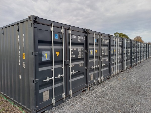 Box de stockage plain-pied avec véhicule